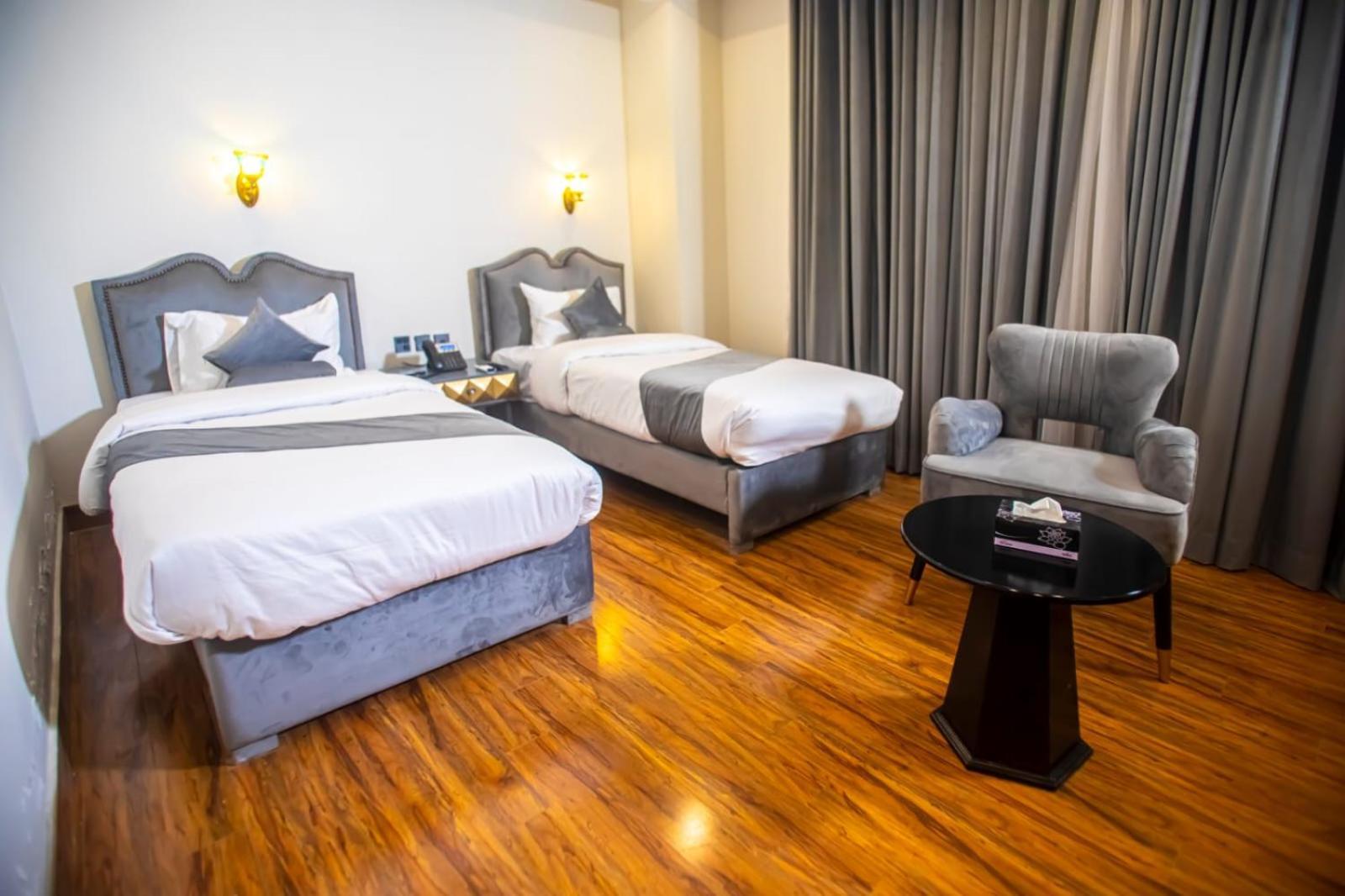The Rich Hotel & Apartments ラホール エクステリア 写真